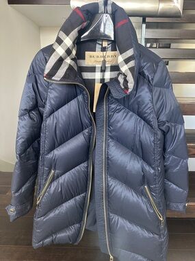 N E W Burberry Navy Puffer Coat with Signature Check Collar